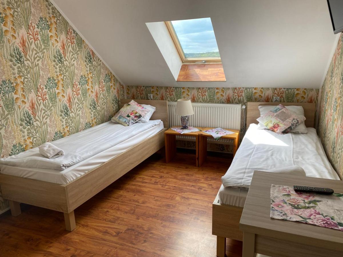 Hotel Babie Lato à Leśna Extérieur photo