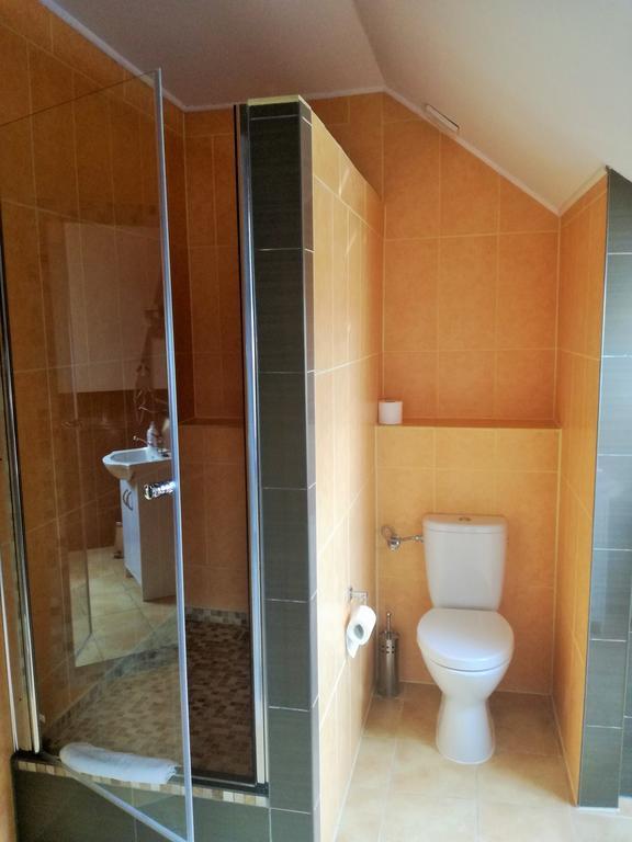 Hotel Babie Lato à Leśna Extérieur photo